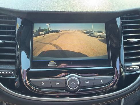 Used 2019 Chevrolet Trax LT w/ LT Convenience Package FWD image 17