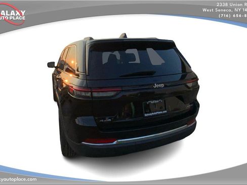 Used 2023 Jeep Grand Cherokee Laredo w/ Luxury Tech Group I AWD/4WD image 7