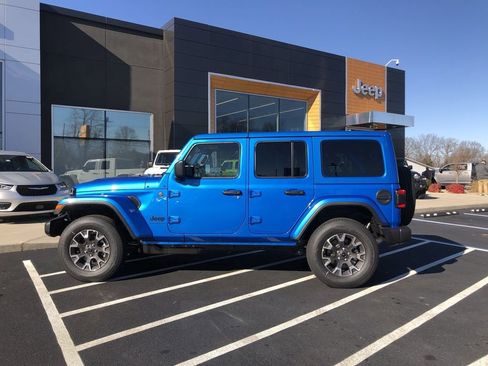 New 2026 Jeep Wrangler Unlimited Sahara w/ Technology Group AWD/4WD image 11