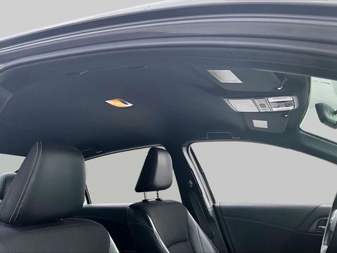 Used 2017 Honda Accord Sport image 14