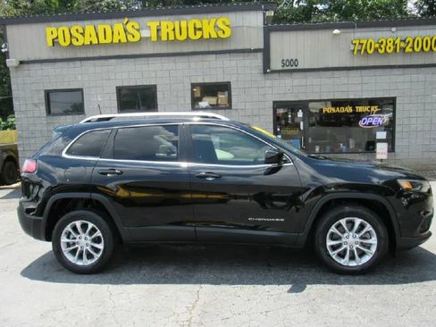 Used 2019 Jeep Cherokee Latitude w/ Popular Appearance Group FWD image 2