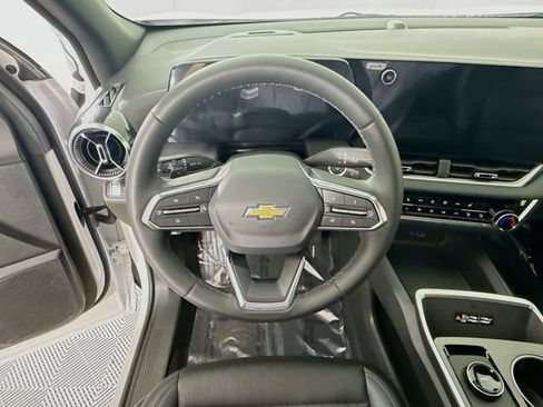 New 2026 Chevrolet Equinox LT w/ Convenience Package II AWD/4WD image 13