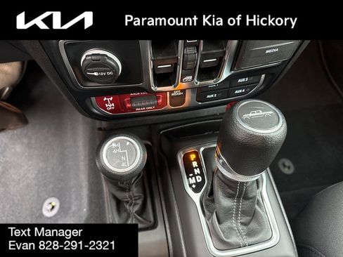 Used 2024 Jeep Gladiator Mojave w/ Technology Group image 29