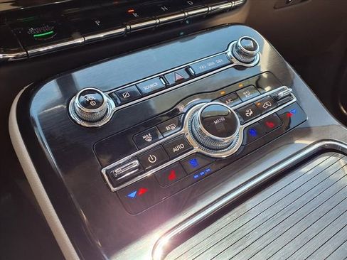 Certified 2022 Lincoln Nautilus Reserve image 12