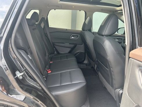 Used 2021 Nissan Rogue SV w/ Premium Package FWD image 12