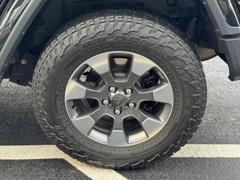 Used 2018 Jeep Wrangler Unlimited Sahara w/ Dual Top Group image 8