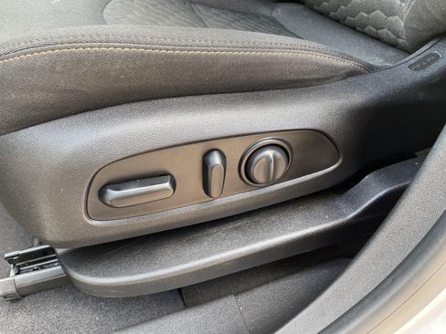 Used 2019 Chevrolet Equinox LT w/ Driver Convenience Package FWD image 13