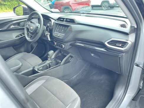 Used 2023 Chevrolet TrailBlazer LS FWD image 25