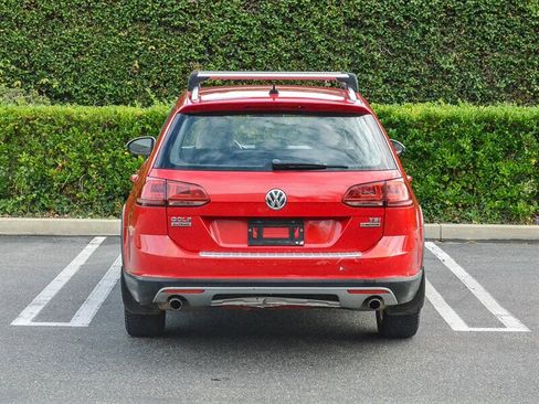 Used 2017 Volkswagen Golf Alltrack S image 5