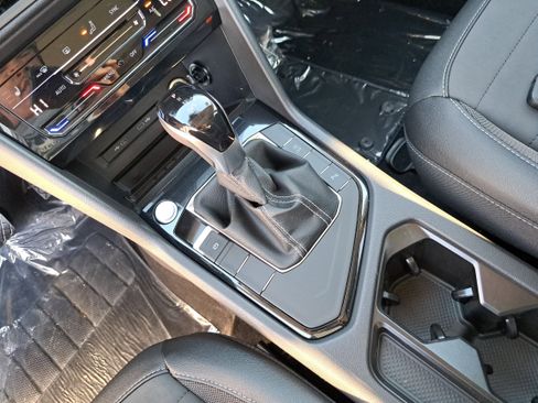 New 2026 Volkswagen Taos SE image 10