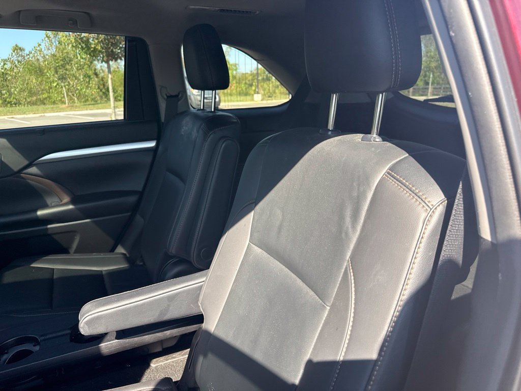 Used 2019 Toyota Highlander XLE AWD/4WD image 18