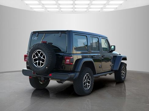 Used 2025 Jeep Wrangler Unlimited Rubicon w/ Convenience Group AWD/4WD image 4