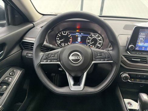 Used 2024 Nissan Altima 2.5 SV FWD image 22