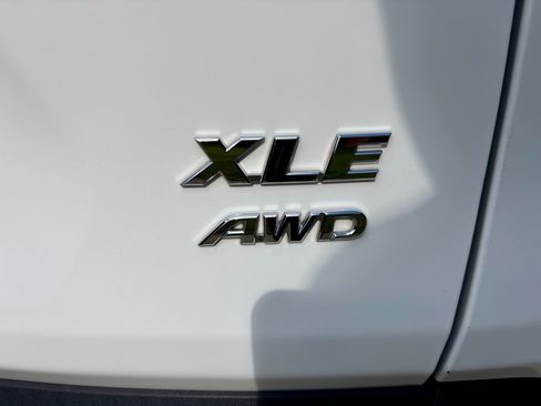 Used 2024 Toyota RAV4 XLE AWD/4WD image 12