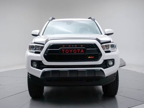 Used 2022 Toyota Tacoma SR5 AWD/4WD image 8