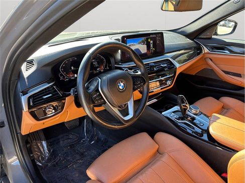 Used 2021 BMW 530i xDrive w/ Premium Package image 6