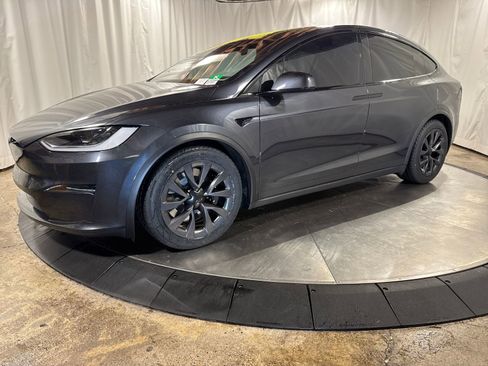 Used 2024 Tesla Model X image 1