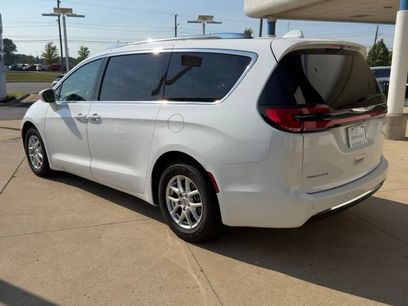 Used 2021 Chrysler Pacifica Touring-L w/ Uconnect Theater Family Group