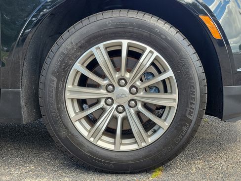 Used 2017 Cadillac XT5 Luxury w/ Driver Awareness Package FWD image 5