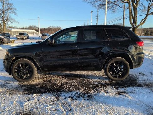 Used 2020 Jeep Grand Cherokee Altitude image 6