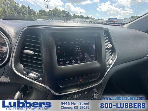 Used 2019 Jeep Cherokee Latitude w/ Popular Appearance Group AWD/4WD image 14