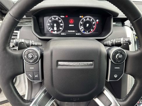 Certified 2018 Land Rover Discovery HSE image 28