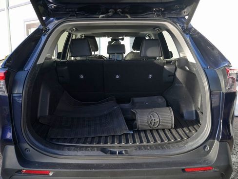 Used 2022 Toyota RAV4 XLE Premium image 15