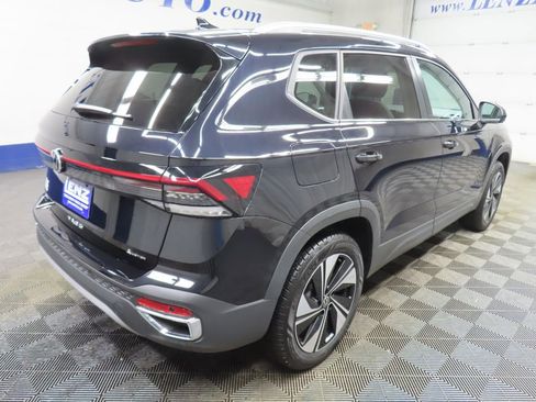 Used 2025 Volkswagen Taos SE AWD/4WD image 5