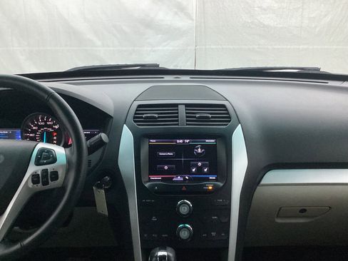 Used 2013 Ford Explorer XLT image 30