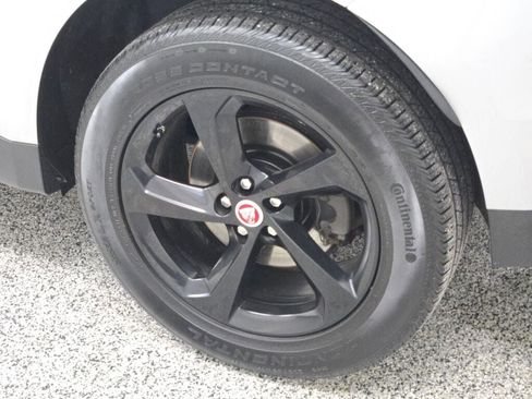 Used 2019 Jaguar F-PACE Premium image 17