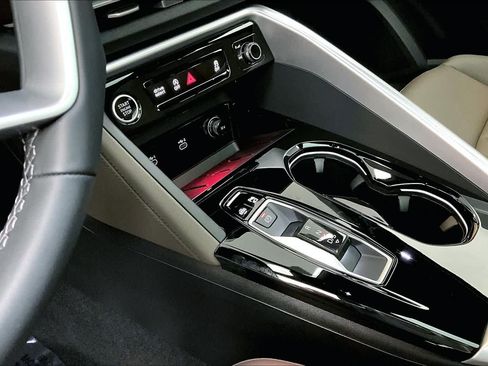 Certified 2025 Audi Q5 Premium AWD/4WD image 16