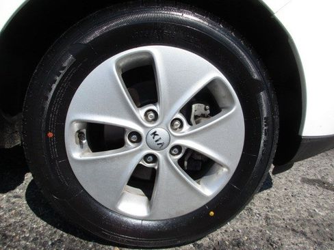 Used 2015 Kia Soul FWD image 11