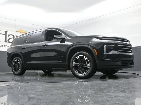New 2027 Chevrolet Traverse LT w/ Sun and Wheel Package FWD image 2