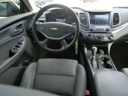 Used 2015 Chevrolet Impala LT w/ Convenience Package image 17