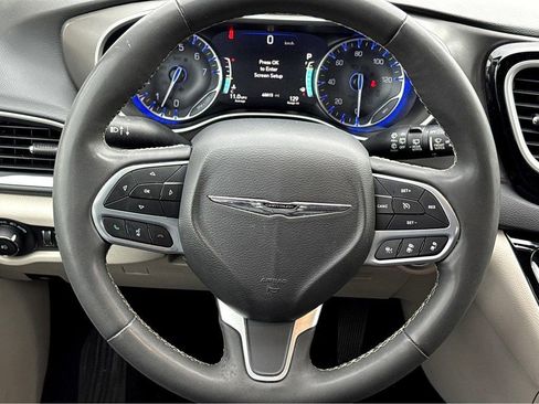 Used 2023 Chrysler Pacifica Touring-L FWD image 15