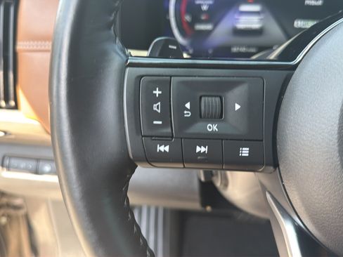 Used 2024 Nissan Pathfinder Platinum FWD image 36