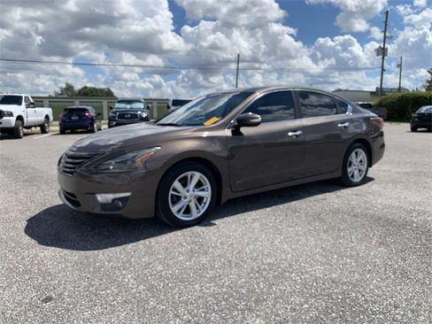 Used 2015 Nissan Altima 2.5 SV w/ Convenience Package image 8