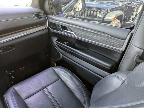 Used 2022 Jeep Wagoneer Series II RWD image 19