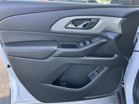 Used 2022 Chevrolet Traverse LT image 31