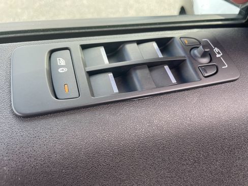 Certified 2024 Land Rover Discovery Sport Dynamic SE image 11