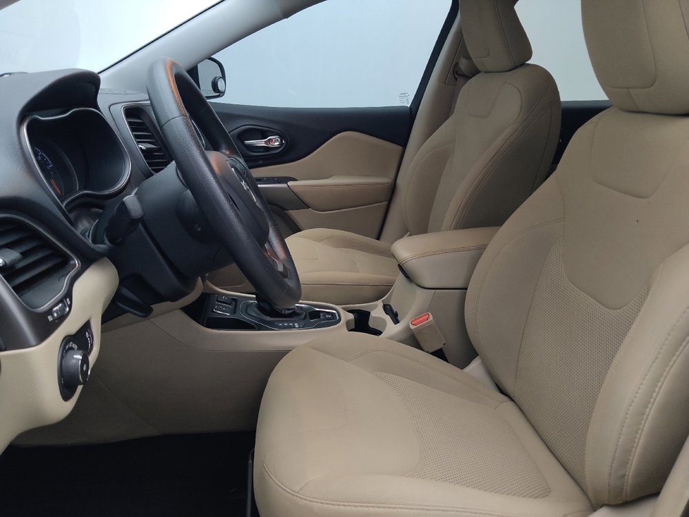 Used 2019 Jeep Cherokee Latitude w/ Popular Appearance Group FWD image 17