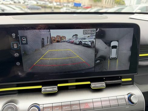 Used 2024 Hyundai Kona Limited FWD image 27