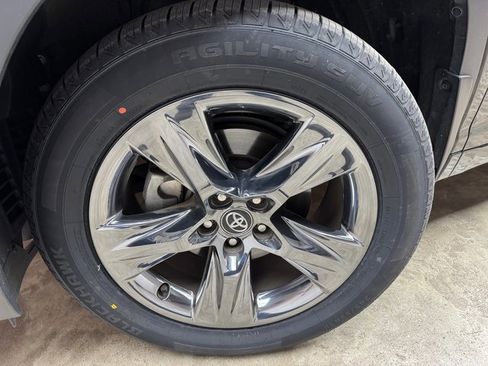 Used 2019 Toyota Highlander AWD V6 image 27