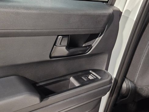 Certified 2025 Toyota Tacoma SR5 AWD/4WD image 33