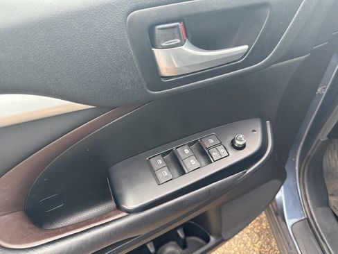 Used 2017 Toyota Highlander XLE AWD/4WD image 13