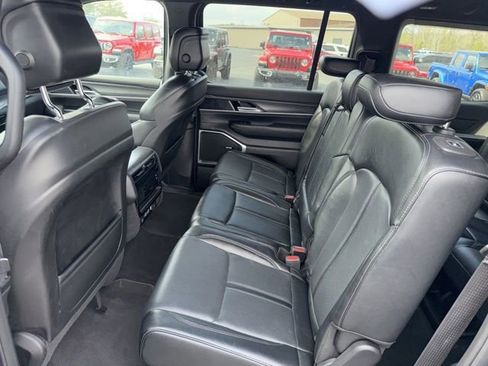 Used 2024 Jeep Wagoneer Series II w/ Flexible Seating Group image 8