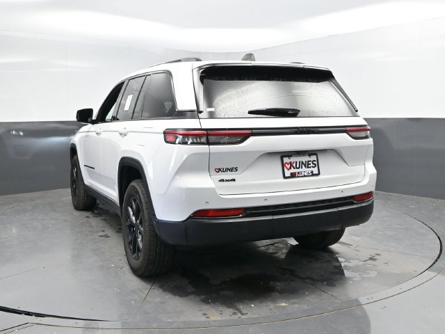 Used 2025 Jeep Grand Cherokee Altitude AWD/4WD image 10