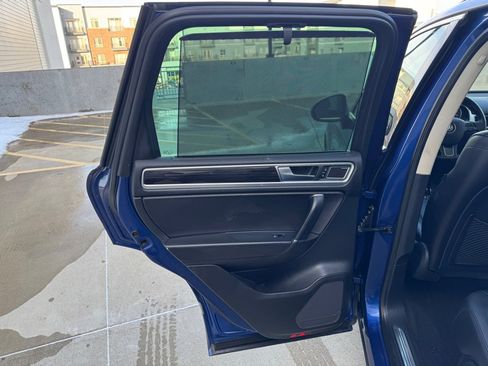 Used 2016 Volkswagen Touareg Executive image 20