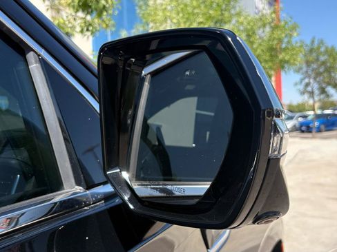 Used 2022 GMC Yukon XL Denali AWD/4WD image 5