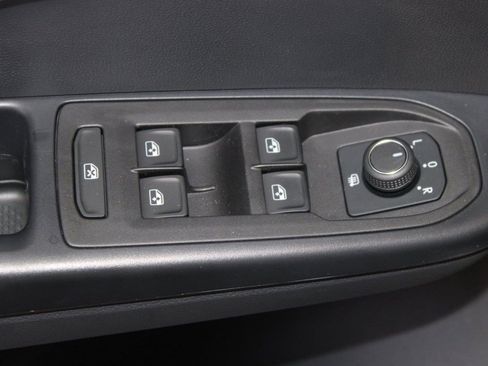 New 2025 Volkswagen Taos SE image 12